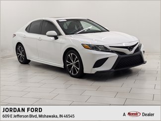 Used 2018 Toyota Camry SE image 1