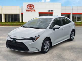 Used 2025 Toyota Corolla LE image 1