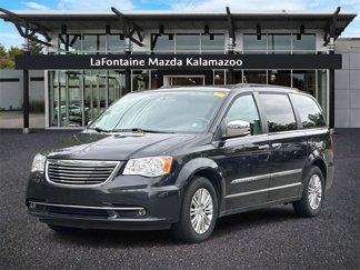 Used 2015 Chrysler Town & Country Touring-L w/ Driver Convenience Group image 1