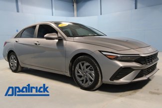 Used 2024 Hyundai Elantra SEL image 1