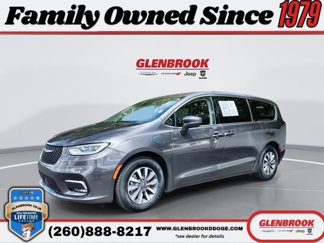 Used 2022 Chrysler Pacifica Touring-L image 1