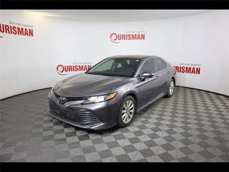 Used 2020 Toyota Camry LE image 1