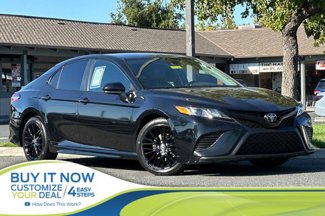 Used 2020 Toyota Camry SE w/ Carpet Mat Package image 1