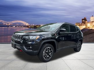 Used 2024 Jeep Compass Trailhawk image 1