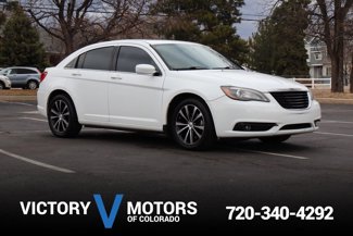 Used 2011 Chrysler 200 S image 1
