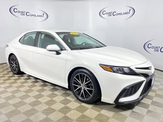 Used 2021 Toyota Camry SE image 1