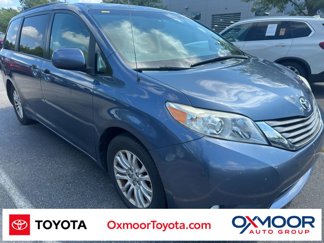 Used 2013 Toyota Sienna XLE image 1