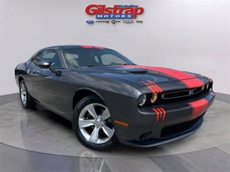 Used 2021 Dodge Challenger SXT image 1
