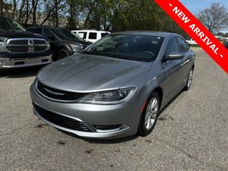 Used 2015 Chrysler 200 Limited image 1