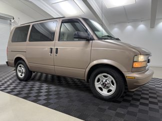 Used 2003 GMC Safari Passenger image 1