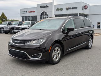 Used 2017 Chrysler Pacifica Touring-L Plus image 1