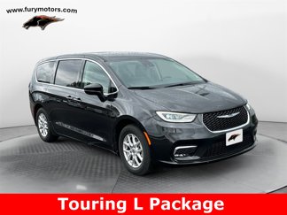 Used 2023 Chrysler Pacifica Touring-L image 1