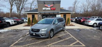 Used 2022 Chrysler Pacifica Limited image 1