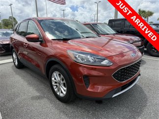 Used 2020 Ford Escape SE image 1