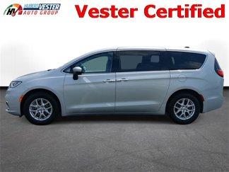 Used 2023 Chrysler Pacifica Touring-L image 1