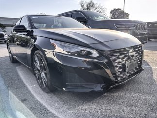 Used 2024 Nissan Altima 2.0 SR image 1