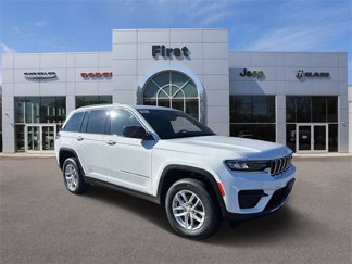 New 2025 Jeep Grand Cherokee Laredo image 1