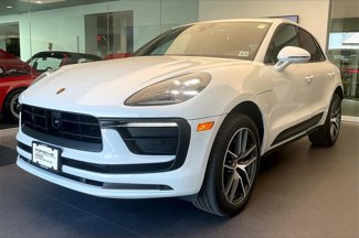 Certified 2025 Porsche Macan image 1