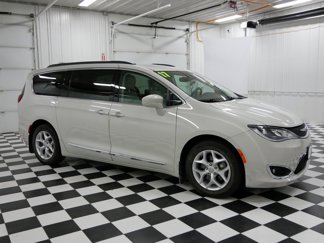 Used 2017 Chrysler Pacifica Touring-L w/ Tire & Wheel Group image 1
