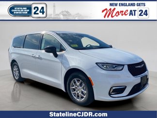 New 2025 Chrysler Pacifica Select image 1