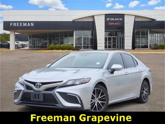 Used 2022 Toyota Camry SE image 1