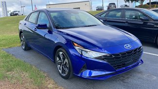 Used 2023 Hyundai Elantra SEL w/ Convenience Package image 1
