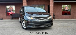Used 2017 Chrysler Pacifica Touring image 1