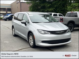 Used 2023 Chrysler Voyager LX image 1