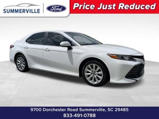 Used 2018 Toyota Camry LE image 1