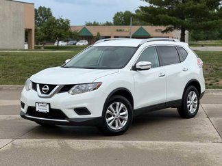 Used 2016 Nissan Rogue SV image 1