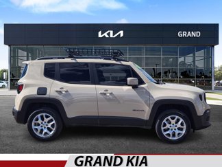 Used 2016 Jeep Renegade Latitude w/ Cold Weather Group image 1