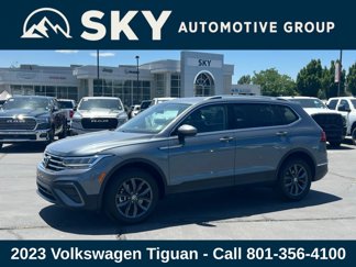 Used 2023 Volkswagen Tiguan SE image 1