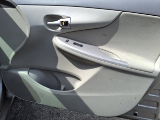 Used 2010 Toyota Corolla image 1