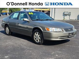 Used 2000 Toyota Camry XLE image 1