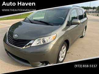 Used 2011 Toyota Sienna LE image 1