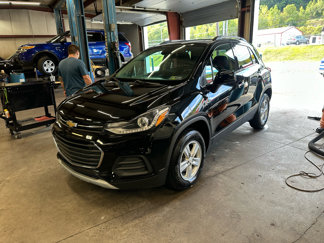 Used 2019 Chevrolet Trax LT w/ LT Convenience Package image 1