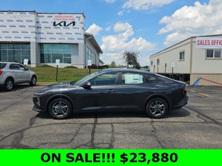 New 2025 Kia K4 LXS image 1