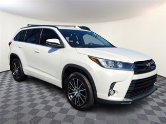 Used 2018 Toyota Highlander SE image 1