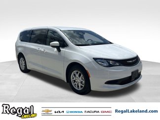 Used 2023 Chrysler Voyager LX image 1