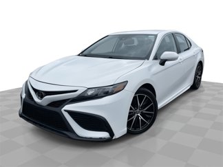 Used 2024 Toyota Camry SE image 1