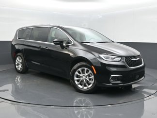 New 2026 Chrysler Pacifica Select image 1