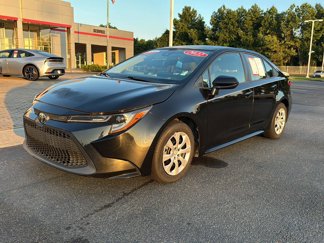 Certified 2022 Toyota Corolla LE image 1