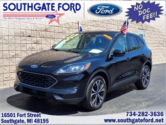 Used 2022 Ford Escape SE w/ SE Sport Appearance Package image 1
