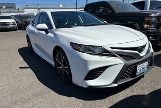Used 2020 Toyota Camry SE image 1