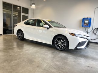 Used 2023 Toyota Camry SE image 1