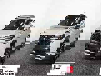 Used 2024 Toyota Corolla Cross XLE image 1