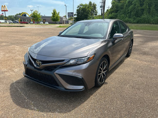 Used 2024 Toyota Camry SE image 1