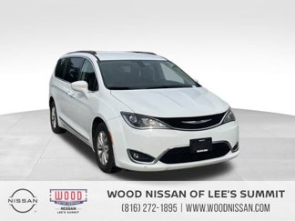 Used 2017 Chrysler Pacifica Touring-L image 1