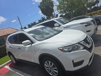 Used 2017 Nissan Rogue SV image 1