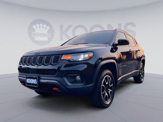 Used 2024 Jeep Compass Trailhawk image 1